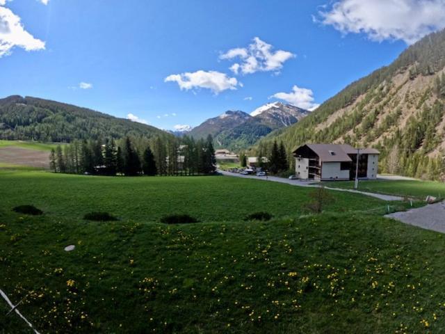 Les Granges D'arvieux Vue Sur Le Queyras *